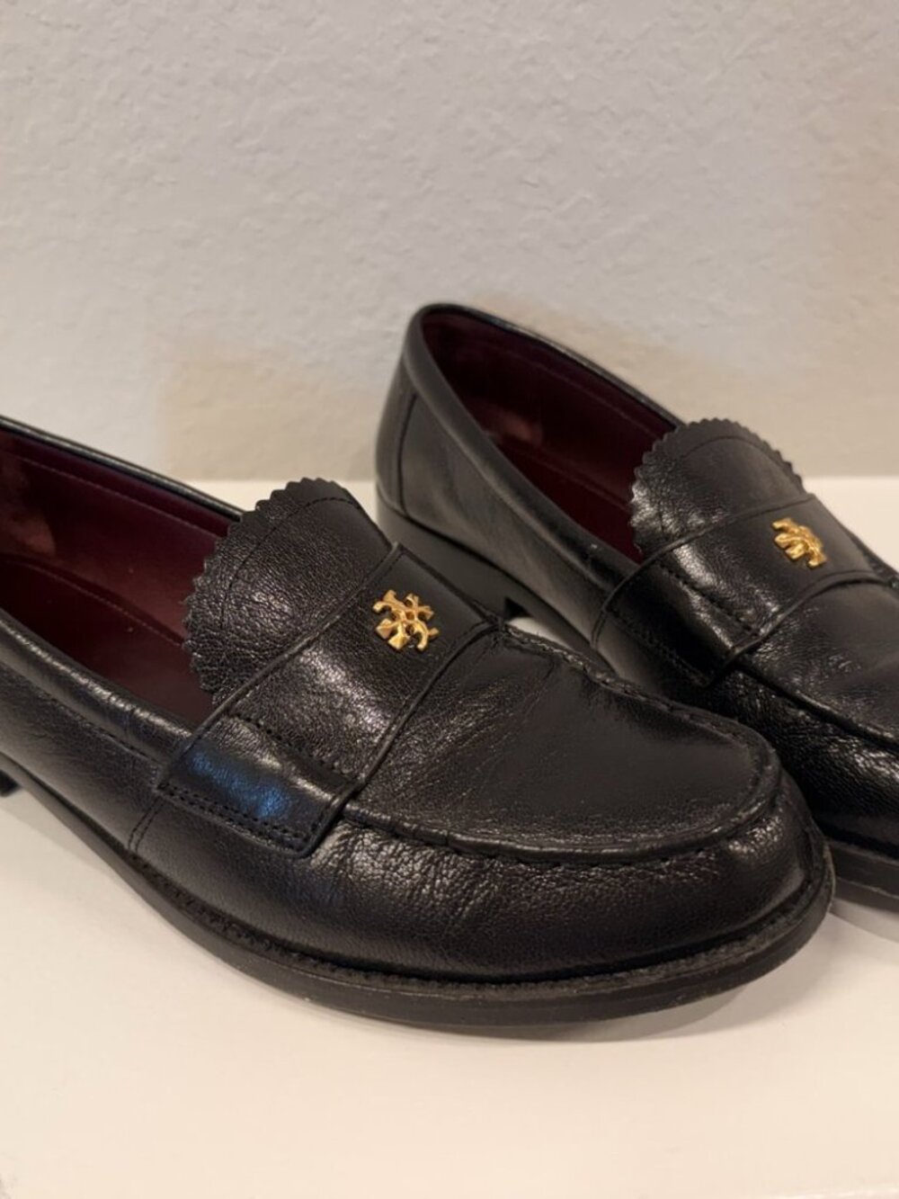Tory Burch Classic Perry Loafer Black Leather Scalloped Double T Size 8